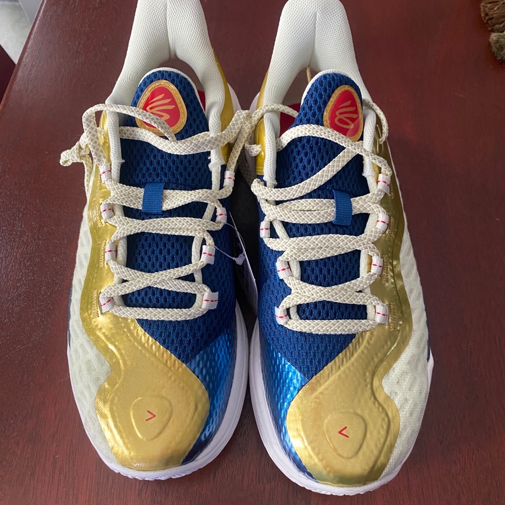 🏀Stephen Curry Under Armour Sneakers Size Big Boy 7 - Blue, Gold, & White